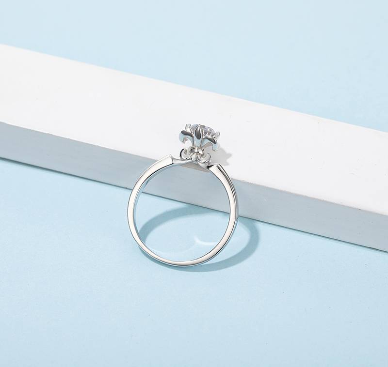 Straight arm Tang Yan's S925 silver plated platinum Moissanite diamond women's ring 50 points D-grade