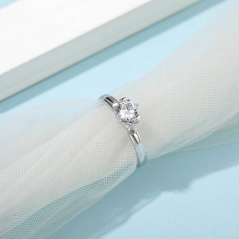 Straight arm Tang Yan's S925 silver plated platinum Moissanite women's ring 50 points D-grade