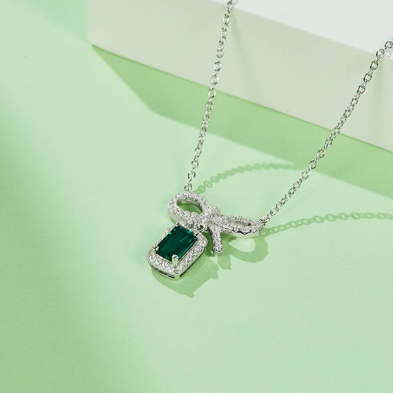 P2020420 长方培育祖母绿S925银镀白金Necklace主石6*4mmmm/0.5ct