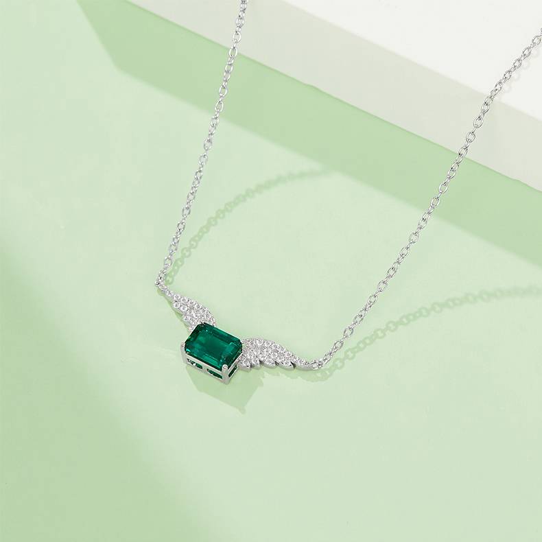 P2019798 长方形培育祖母绿S925银镀白金项链7*5mm/0.9CT