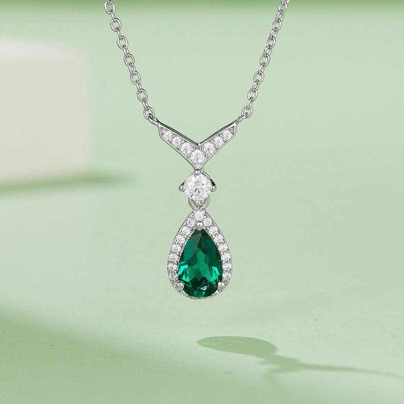N2019858 梨形培育祖母绿S925银镀白金Necklace主石8*5mmmm/0.73ct