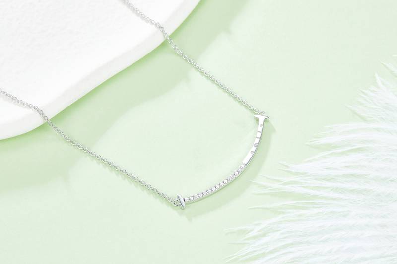 DSY1526款笑脸S925银镀白金MoissaniteNecklace0.12ct