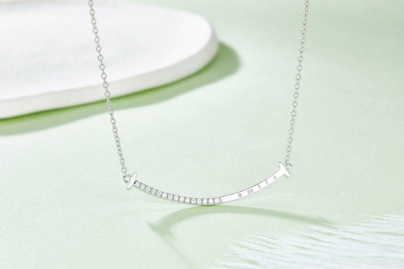 DSY1526款笑脸S925银镀白金MoissaniteNecklace0.12ct