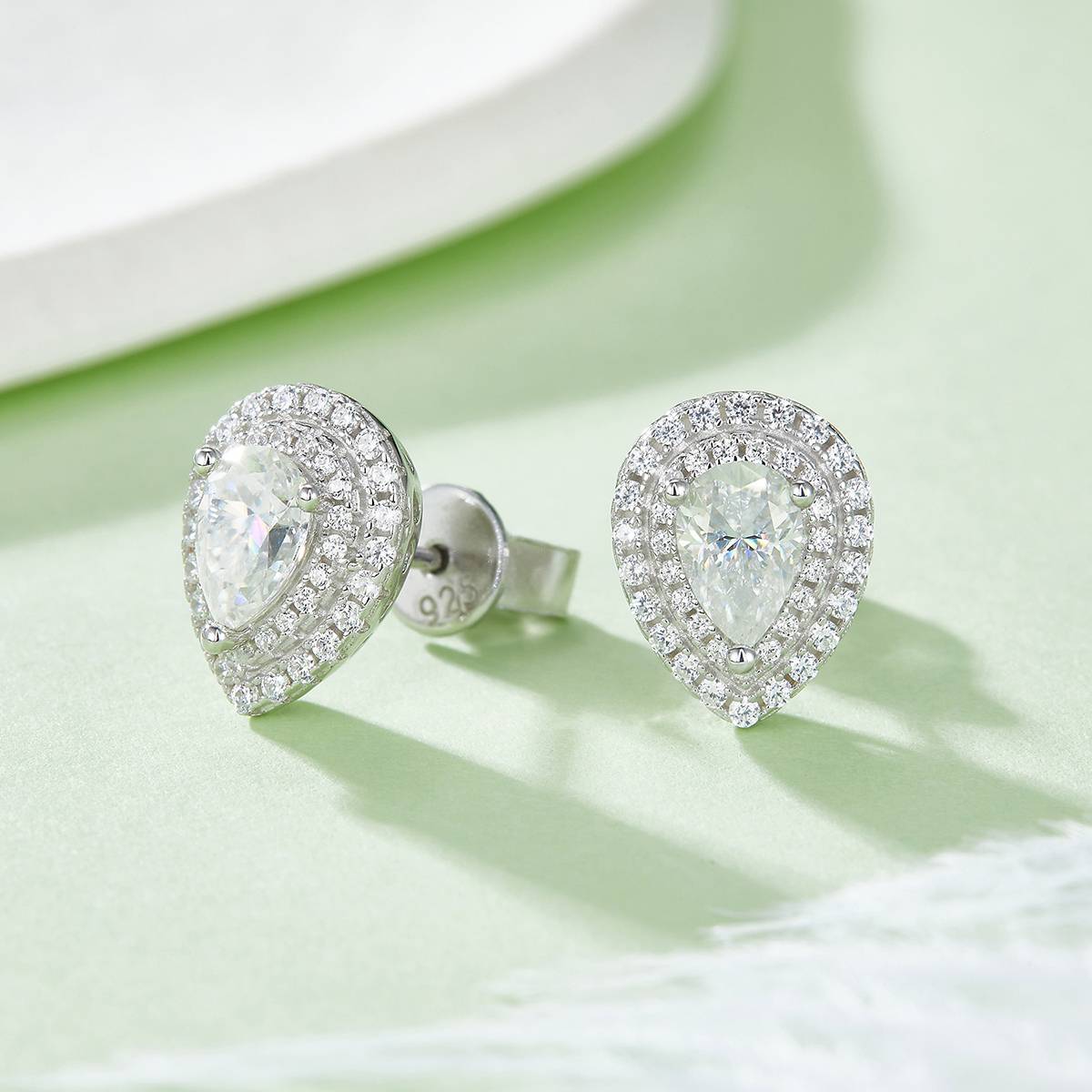 Exquisite pear shaped S925 silver plated white gold moissanite diamond pendant earring set