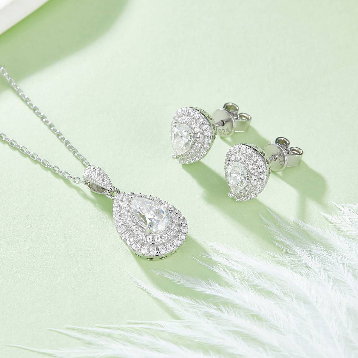 Exquisite pear shaped S925 silver plated white gold moissanite diamond pendant earring set