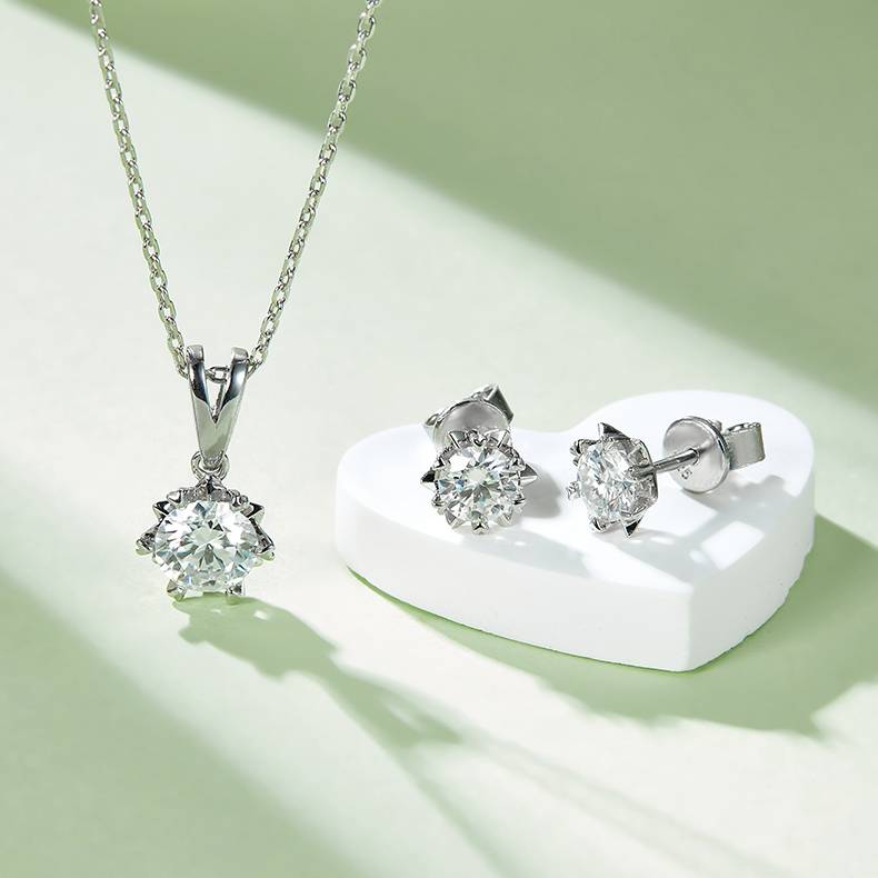 经典雪花S925银镀白金莫桑钻吊坠耳钉套装