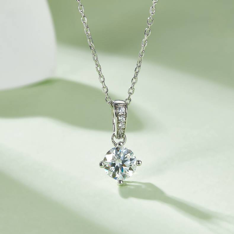 Classic Four Claw S925 Silver Plated Platinum Moissanite Diamond Pendant Earnail Set