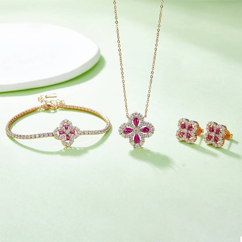 E0963/P0986 /L0962培育红宝石S925银镀玫瑰金四叶草Necklace耳环Bracelet套装