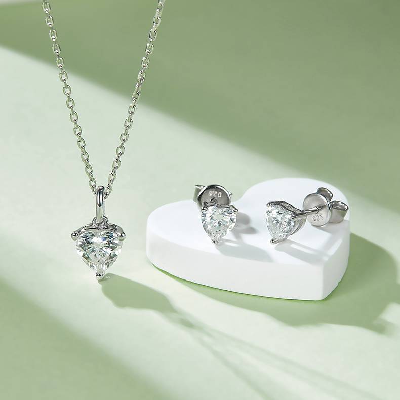Classic心形S925银镀白金MoissanitePendantStud Earring套装