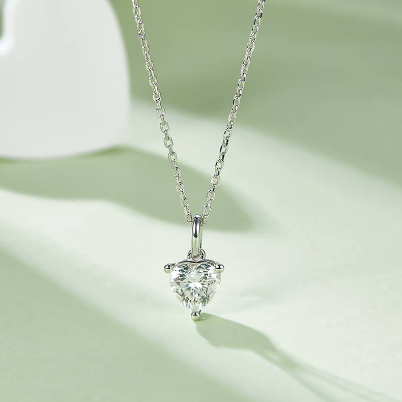 Classic heart-shaped S925 silver plated platinum Moissanite diamond pendant earring set