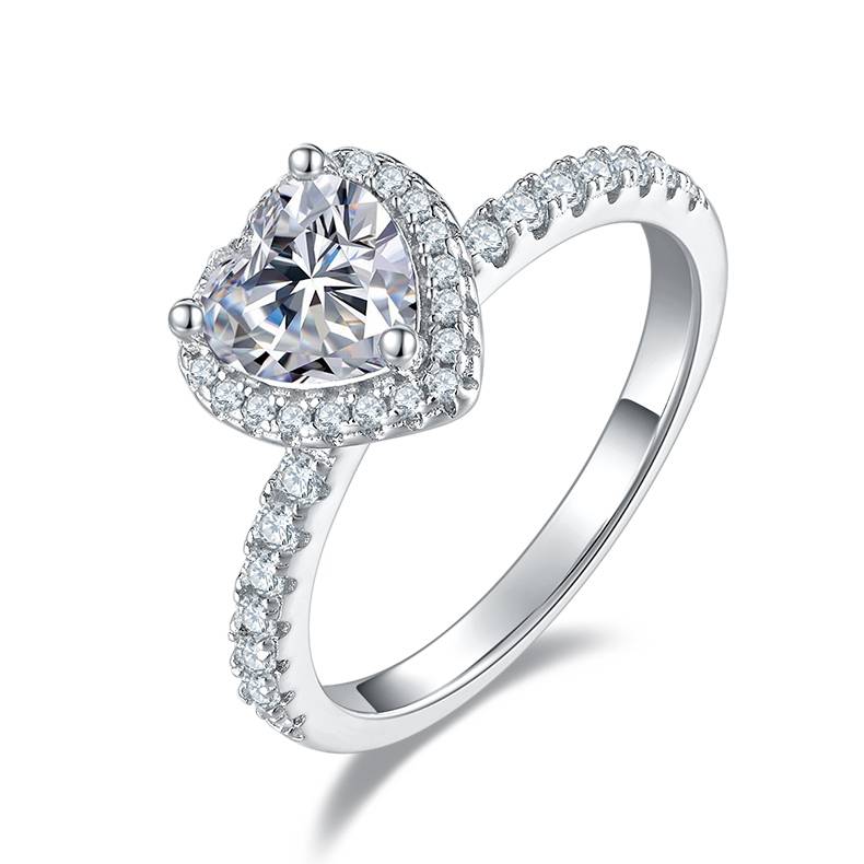 Affordable Luxury心形S925银镀白金MoissaniteWomen's Ring1.0ctD级