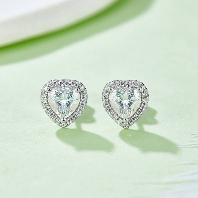Affordable Luxury心形S925银镀白金MoissanitePendantStud Earring套装