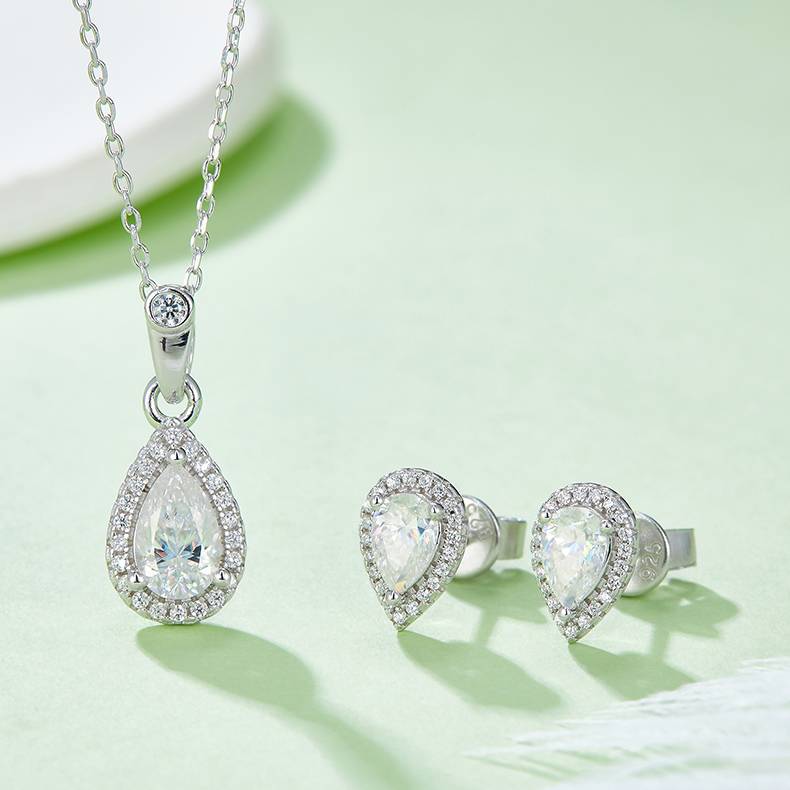 Light luxury pear shaped S925 silver plated platinum Moissanite diamond pendant earring set