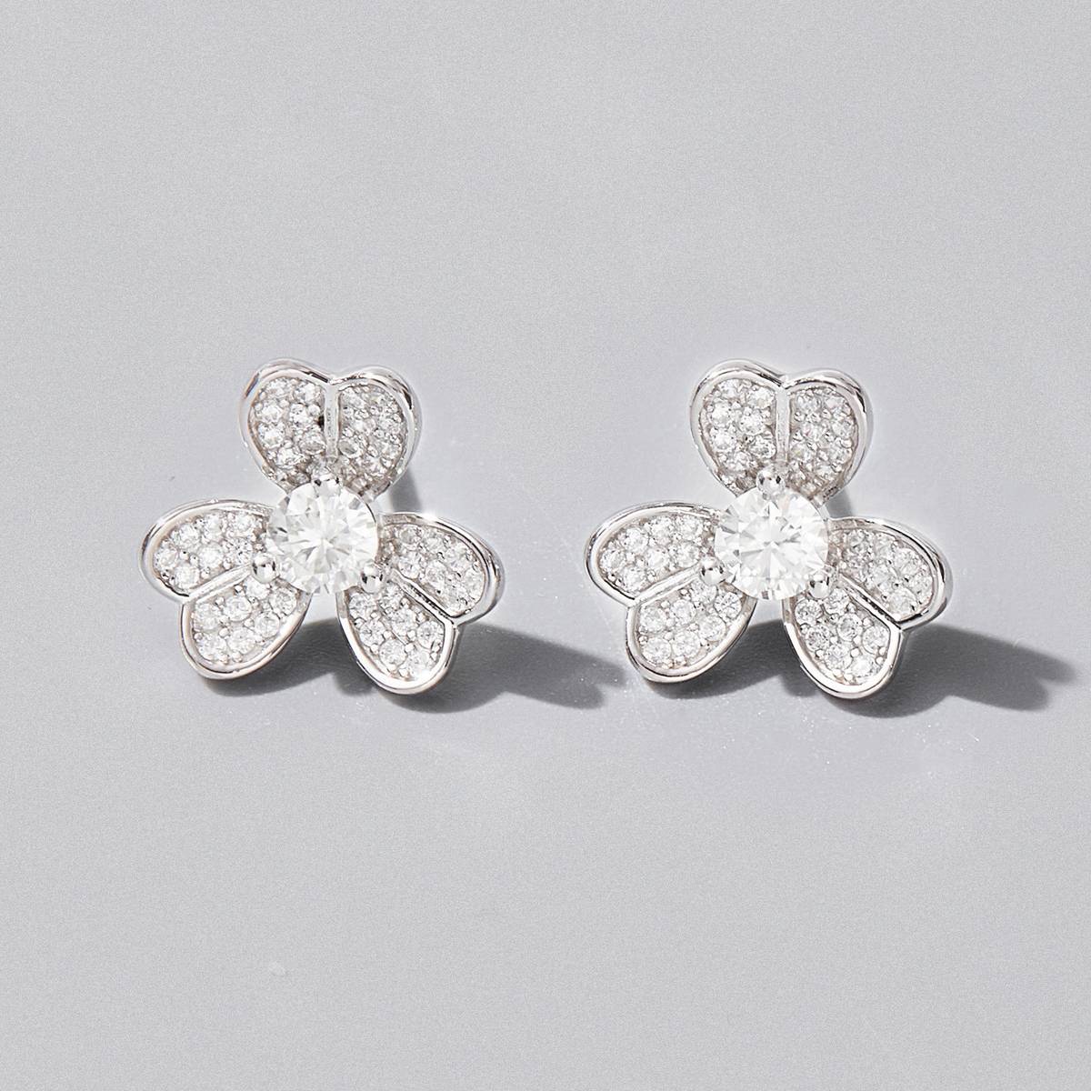 ES03244A1款S925银镀白金立方氧化锆花朵Stud Earring