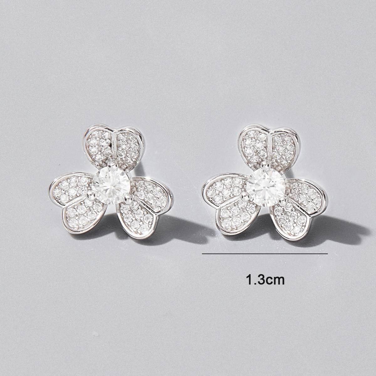 ES03244A1款S925银镀白金立方氧化锆花朵Stud Earring