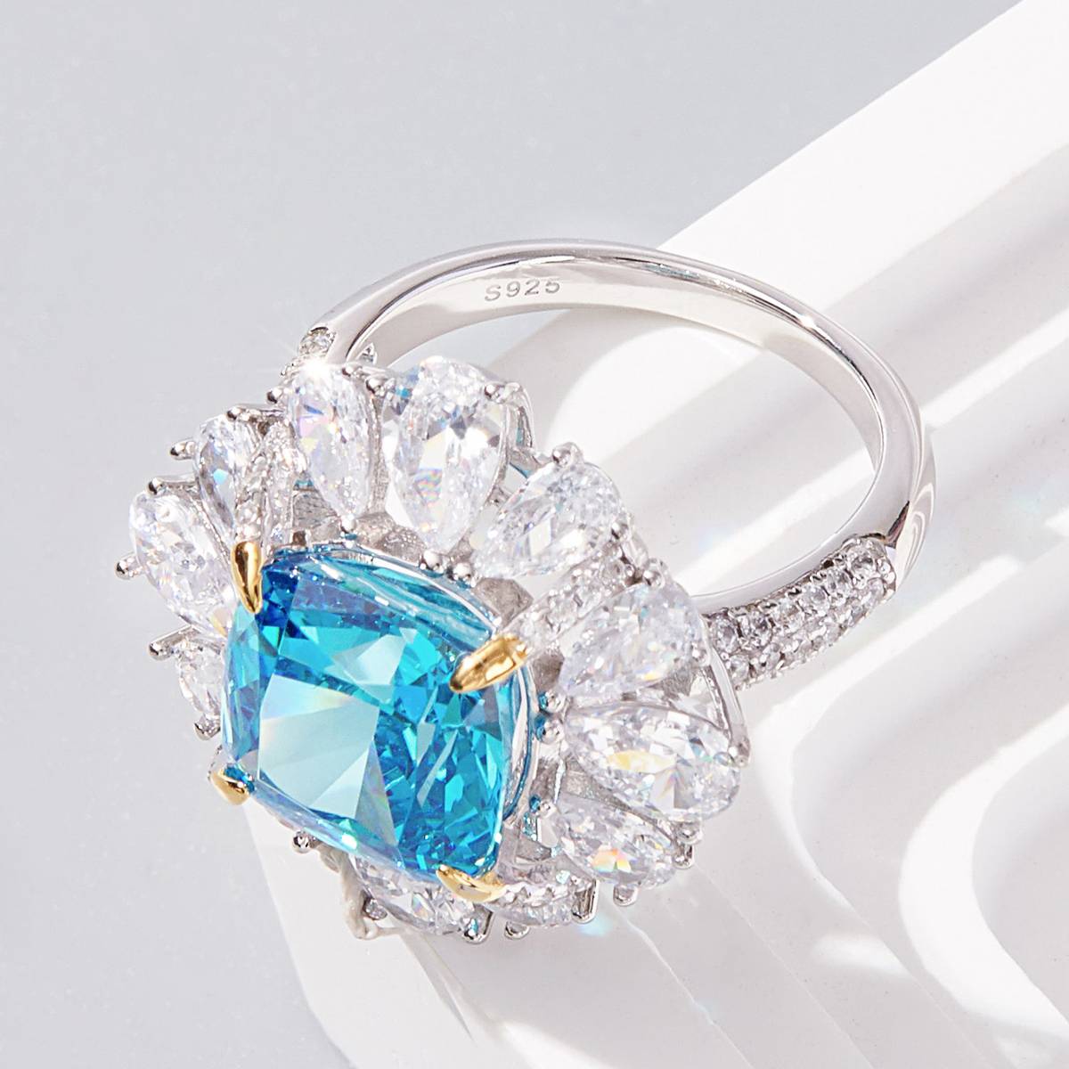 RS02647A1款S925银镀白金高碳钻Ring冰花切蓝色10*10mmmm肥正方