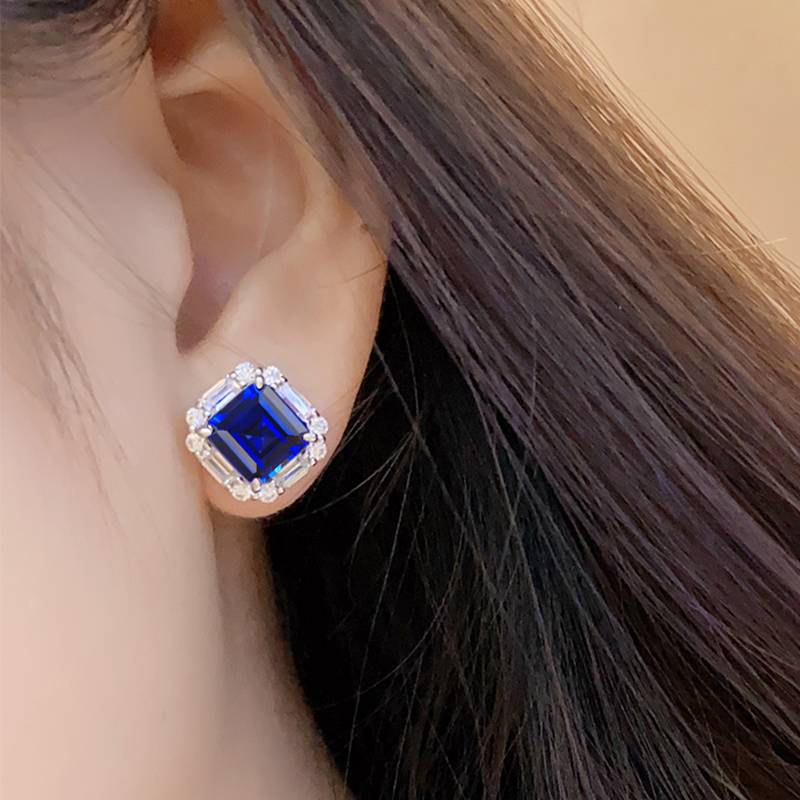 E054培育彩宝祖母绿S925银镀18K白金Stud Earring主石8*8mmmm/4.59ct