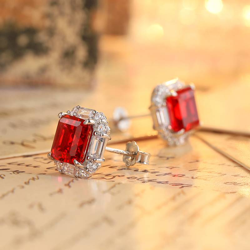 E054培育彩宝祖母绿S925银镀18K白金Stud Earring主石8*8mmmm/4.59ct