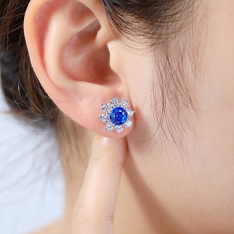 E006Y培育彩宝S925银镀白金Stud Earring太阳花系列6.5mm/2.95ct