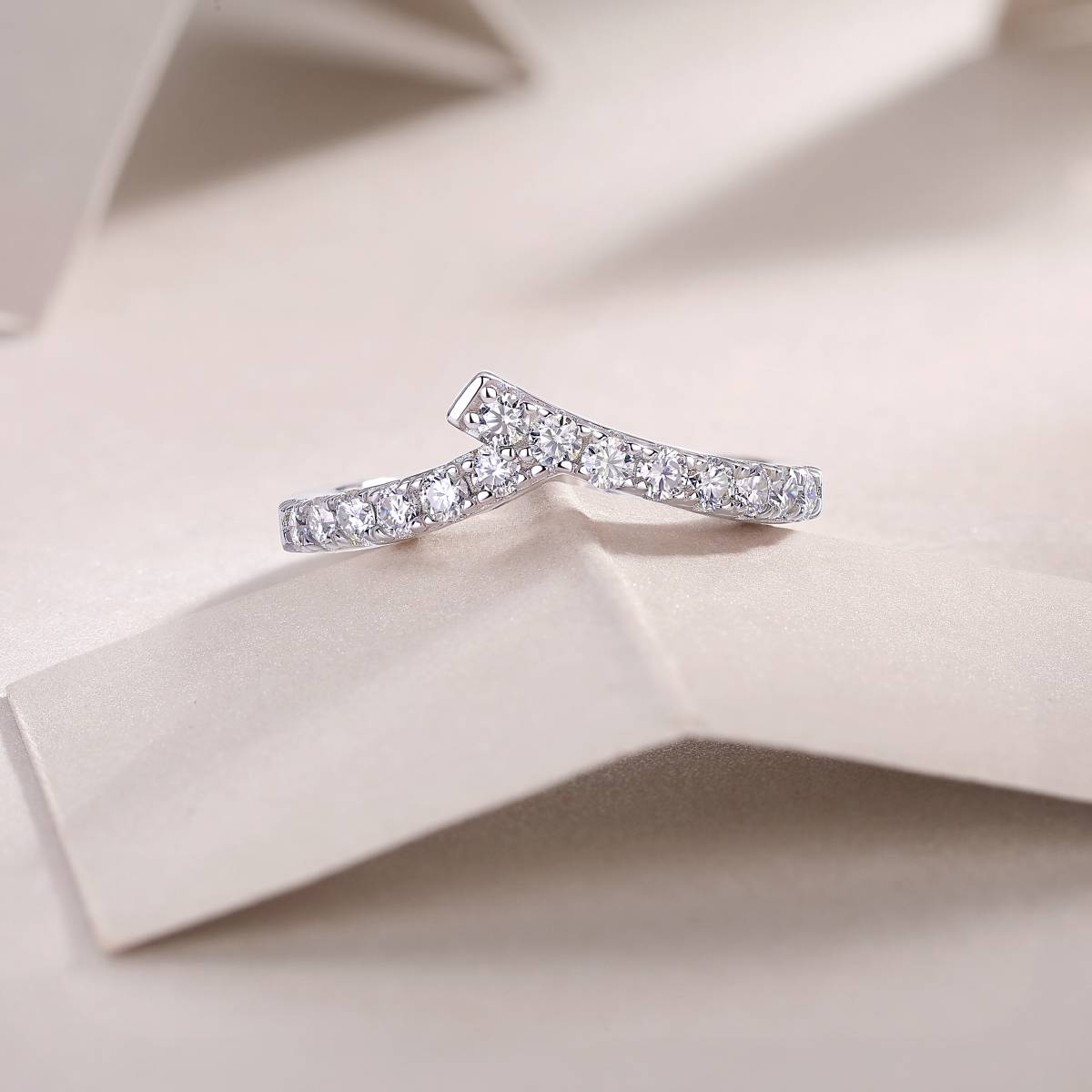 R13210款S925银镀18K白金女戒莫桑钻厘石0.42CT