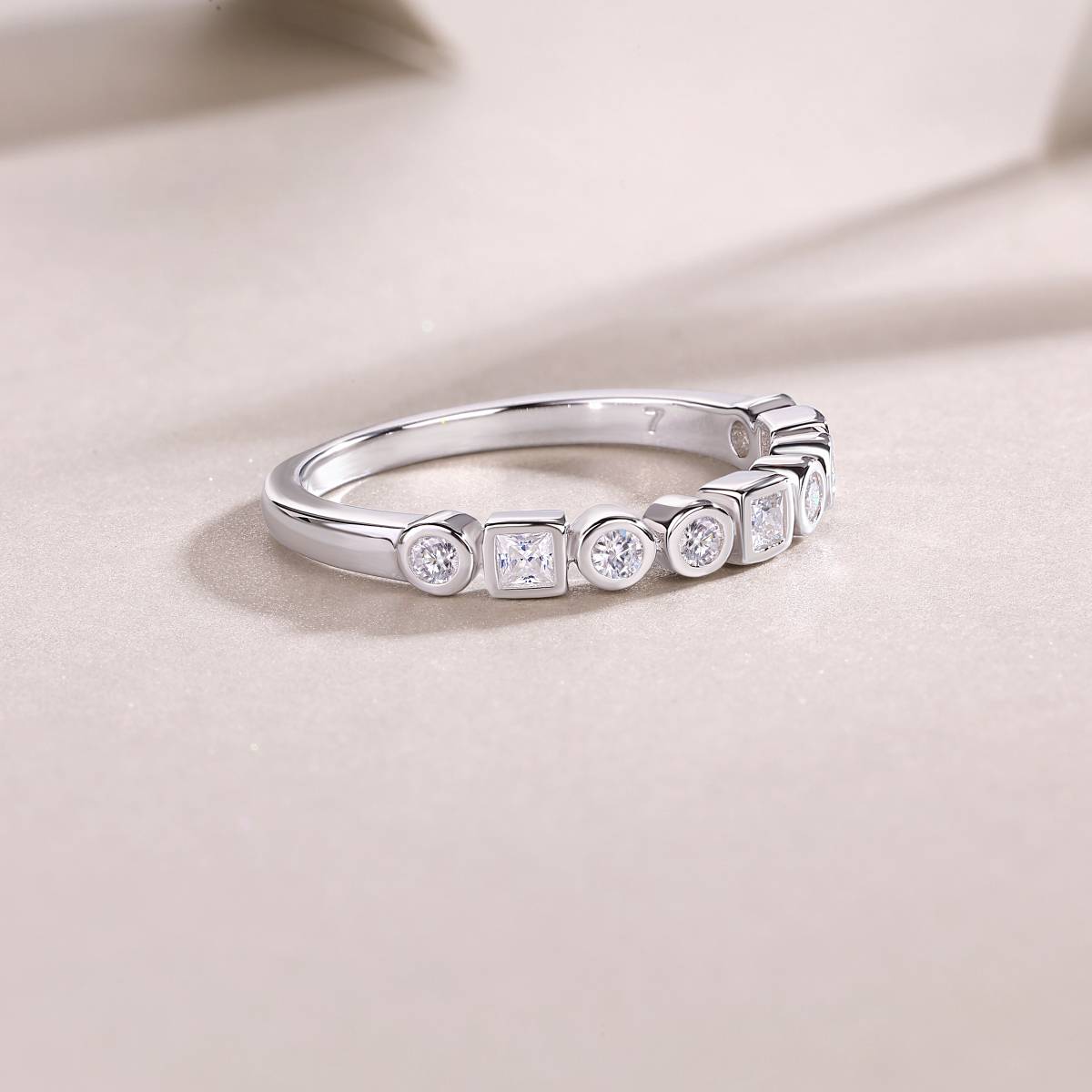 R13428款S925银镀18K白金女戒莫桑钻厘石0.6CT
