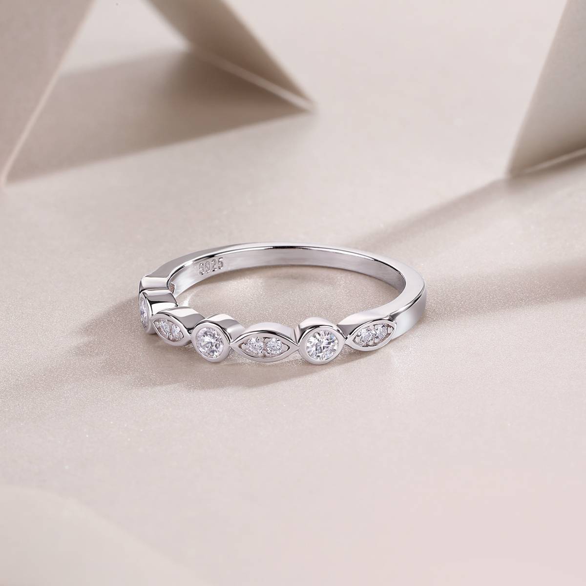 R13427款S925银镀18K白金女戒莫桑钻厘石0.244CT
