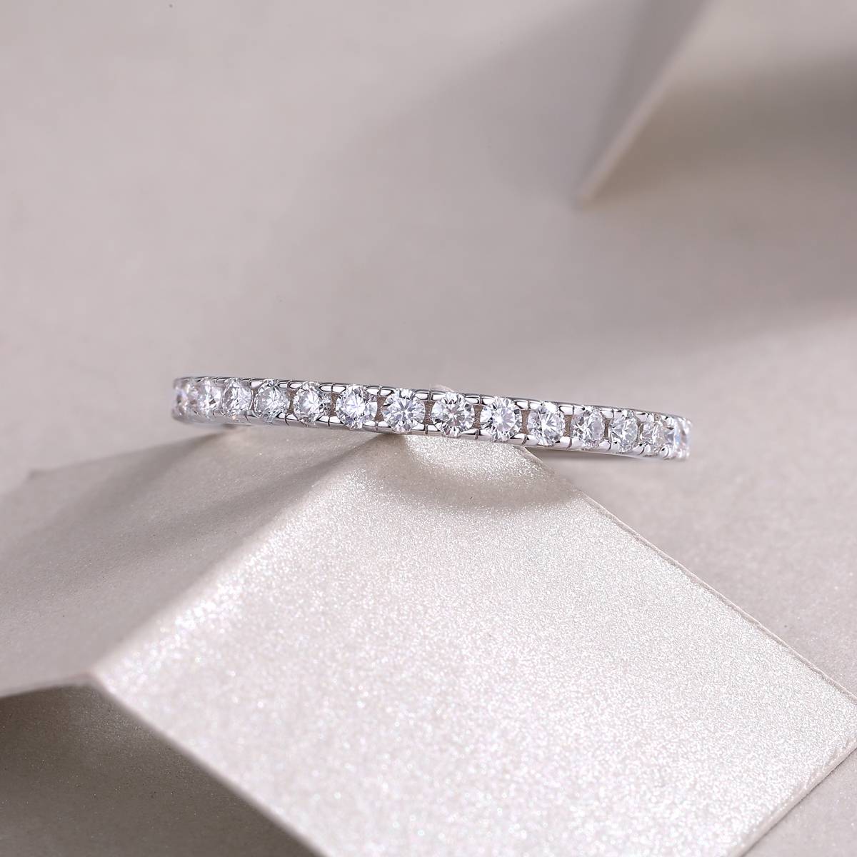 R13007款S925银镀18K白金女戒莫桑钻厘石0.6CT