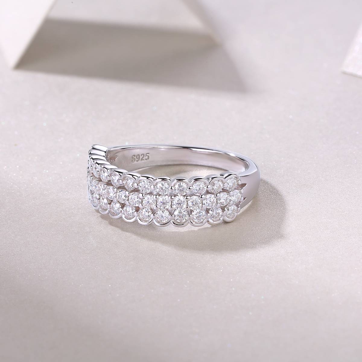 R13059款S925银镀18K白金女戒莫桑钻厘石0.84CT