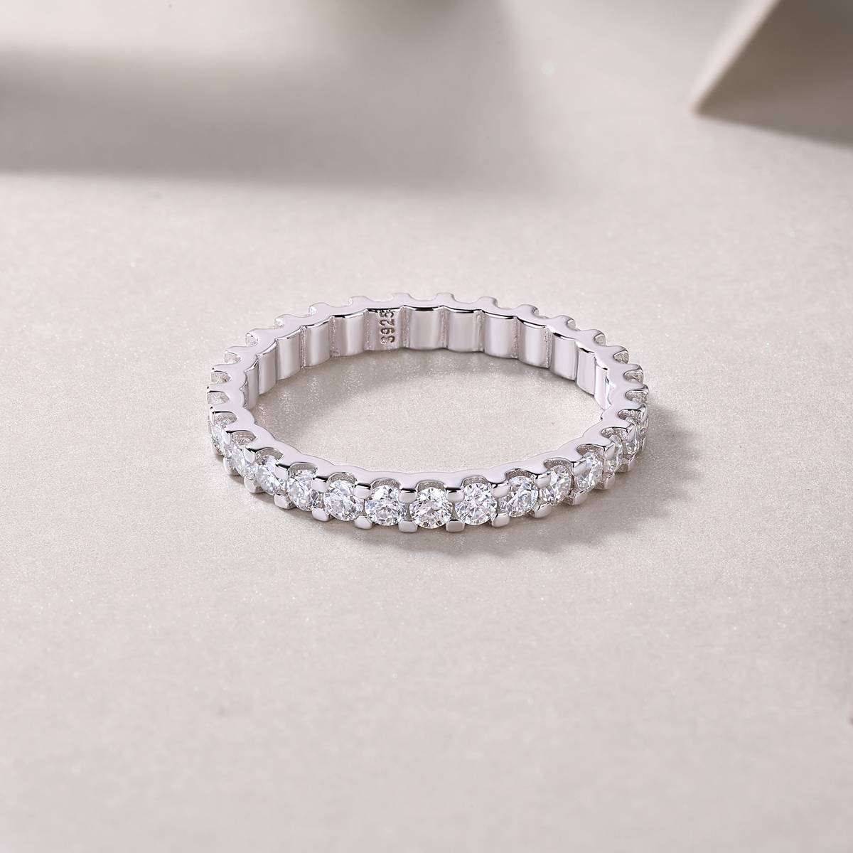 R13147款S925银镀18K白金女戒莫桑钻厘0.9CT
