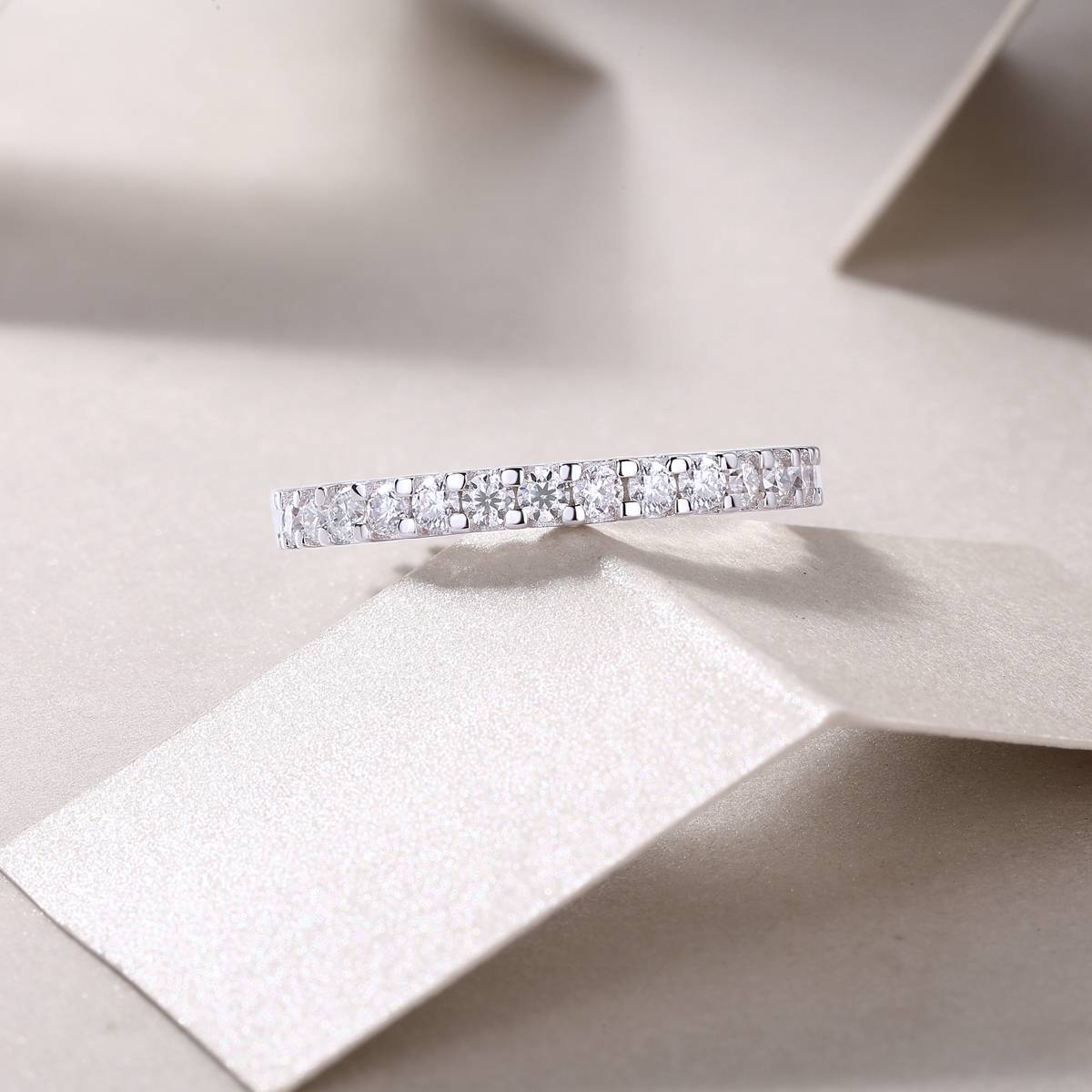 R13147款S925银镀18K白金女戒莫桑钻厘0.9CT