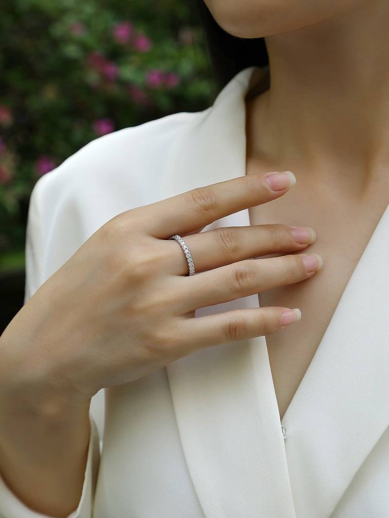 R13147款S925银镀18K白金女戒莫桑钻厘0.9CT