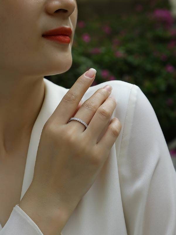 R13147款S925银镀18K白金女戒莫桑钻厘0.9CT