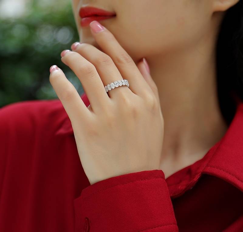 R12845款S925银镀18K白金女戒莫桑钻蛋形6.0CT