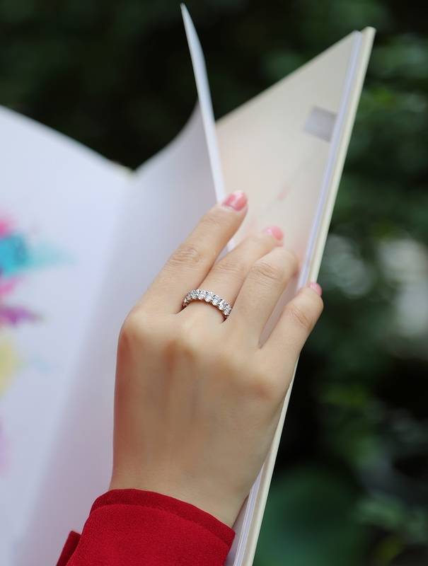 R12845款S925银镀18K白金女戒莫桑钻蛋形6.0CT