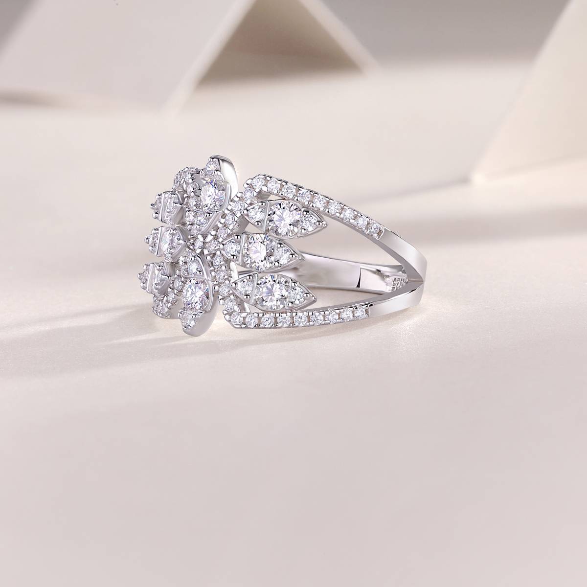 R13336款S925银镀18K白金Women's RingMoissanite厘石1.0ct