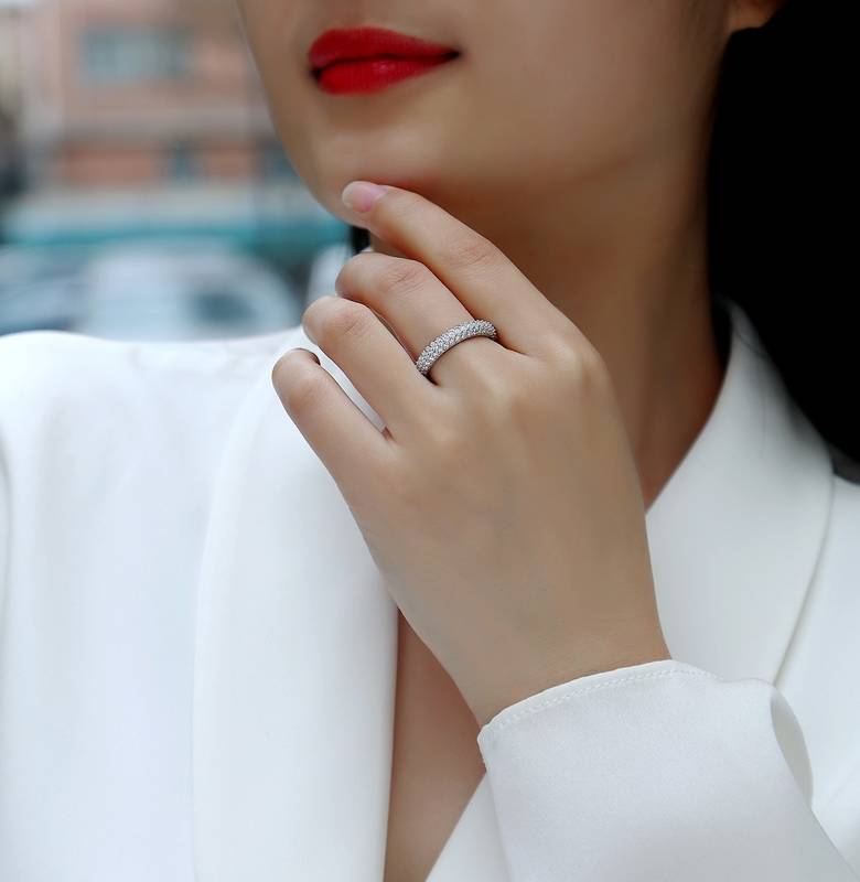 R13410款S925银镀18K白金女戒莫桑钻厘石1.89CT