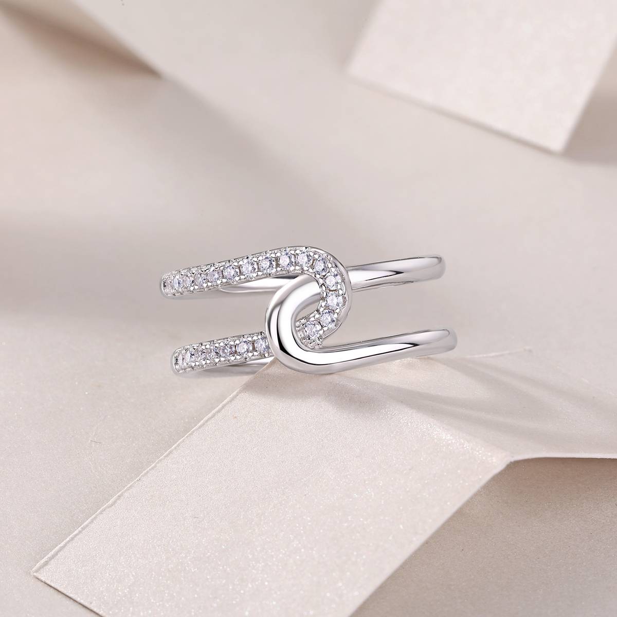 R13687款S925银镀18K白金女戒莫桑钻厘石0.22CT