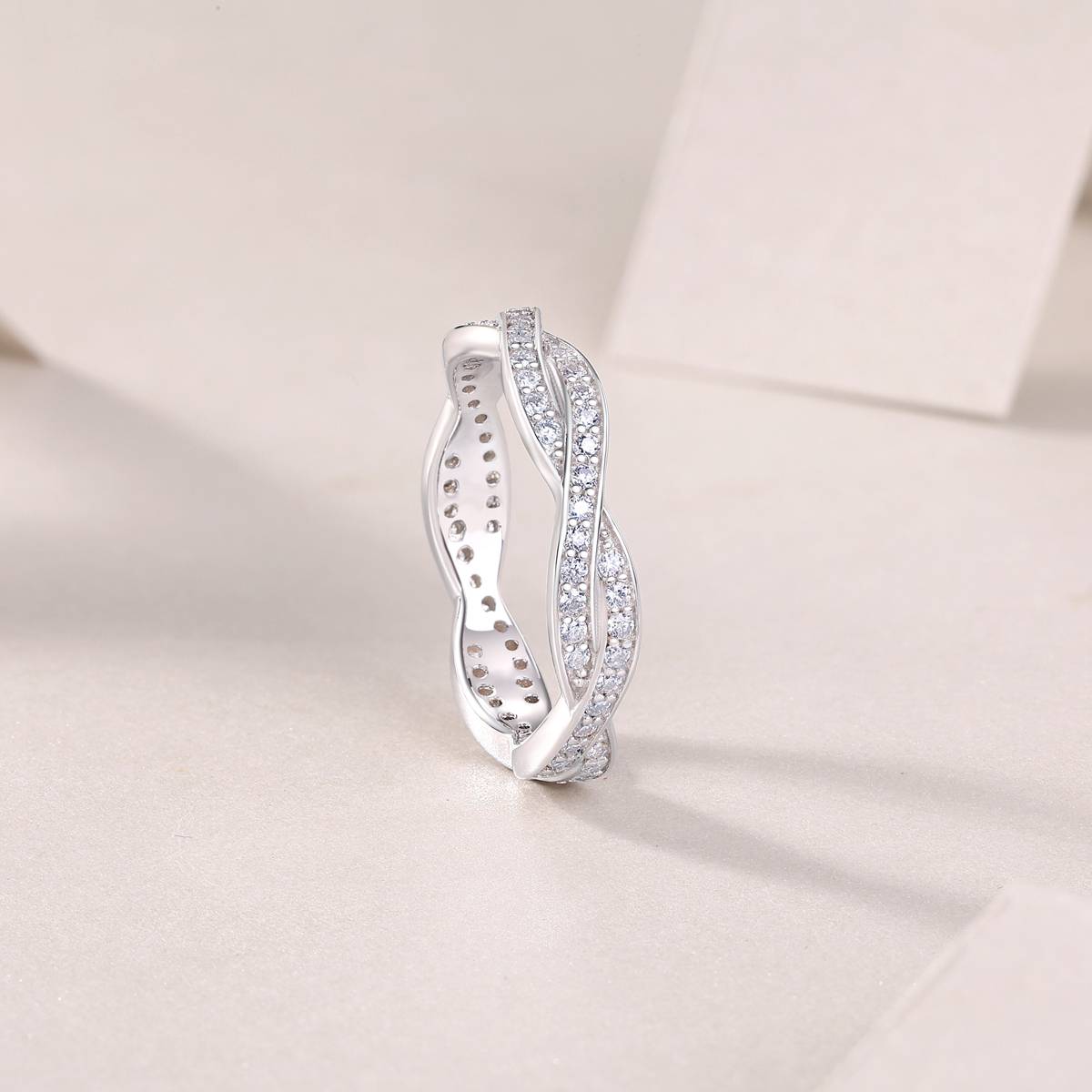 R13690款S925银镀18K白金女戒莫桑钻厘石0.57CT