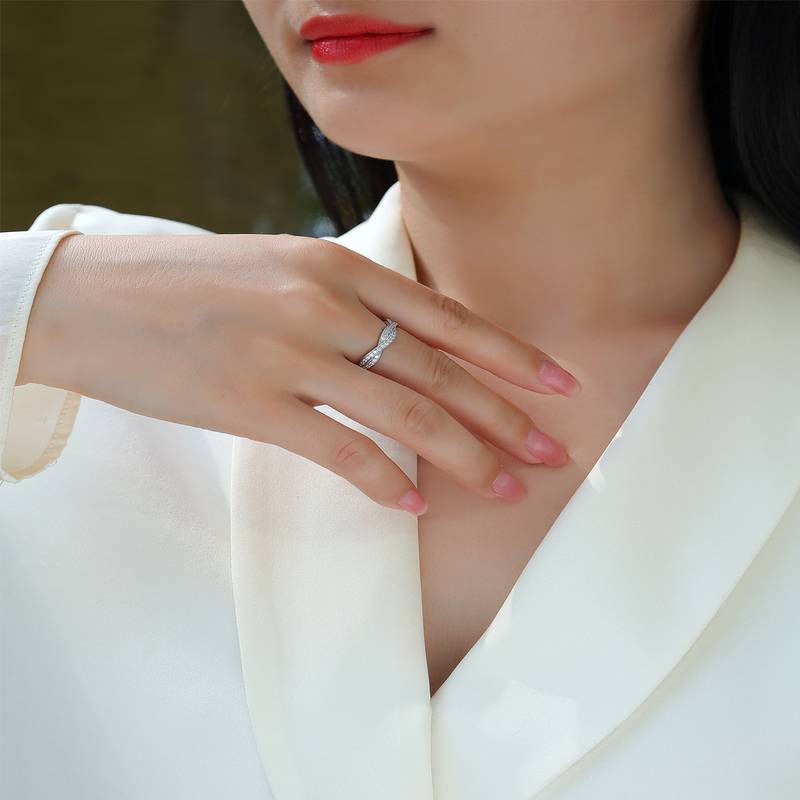 R13690款S925银镀18K白金女戒莫桑钻厘石0.57CT