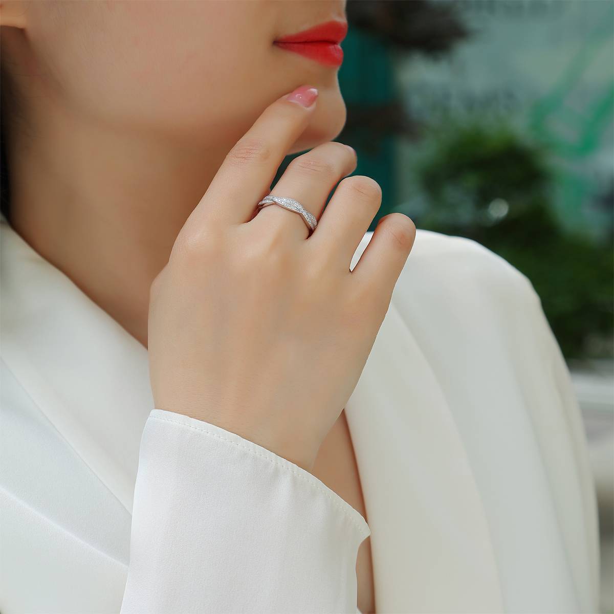 R13690款S925银镀18K白金女戒莫桑钻厘石0.57CT