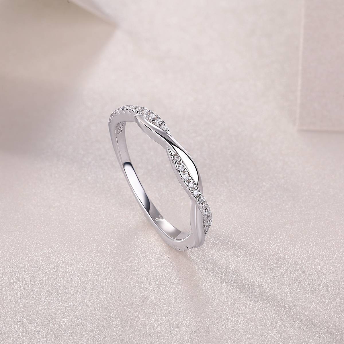 R13470款S925银镀18K白金女戒莫桑钻厘石0.14CT