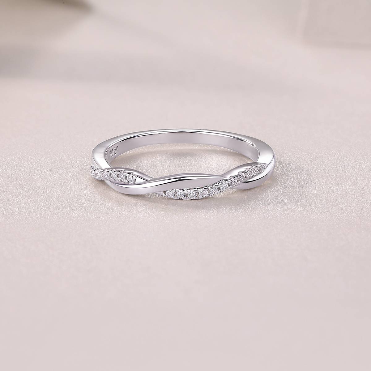 R13470款S925银镀18K白金女戒莫桑钻厘石0.14CT