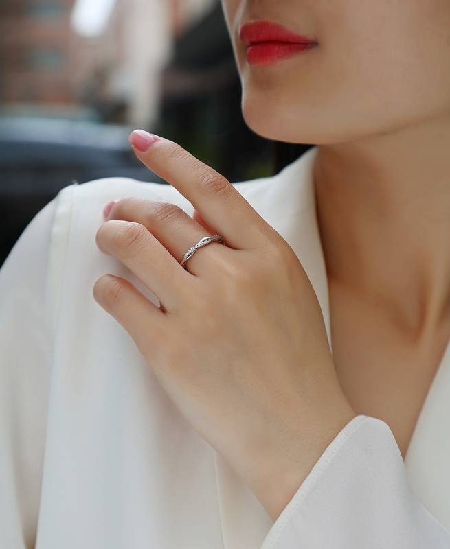R13470款S925银镀18K白金Women's RingMoissanite厘石0.14ct