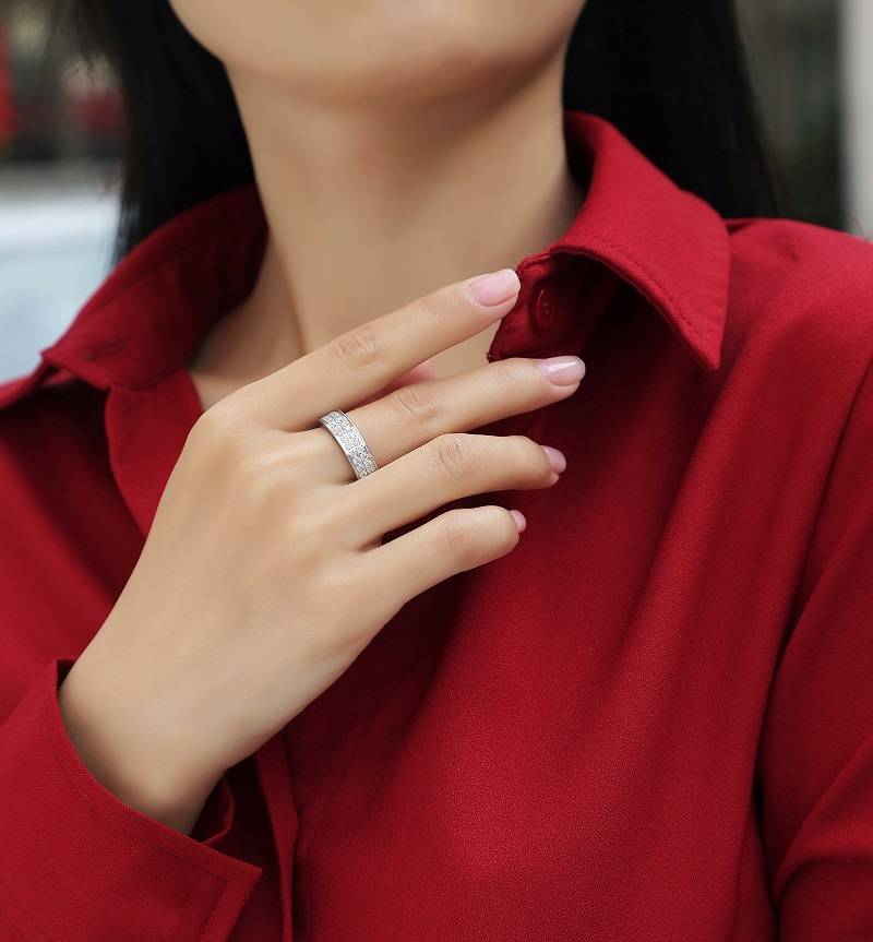 R13154款S925银镀18K白金女戒莫桑钻厘石2.0CT