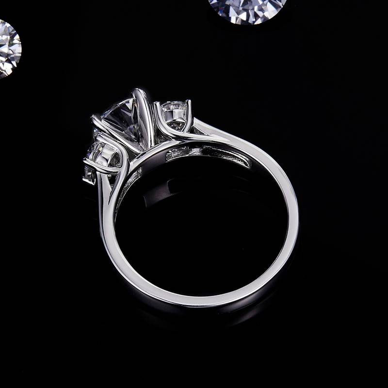 Four Claw Pigeon Egg Three Diamond Women's Ring S925 Silver Plated Platinum Customized Main Stone Moissanite Diamond 1.0ct/Secondary Stone High Carbon Diamond