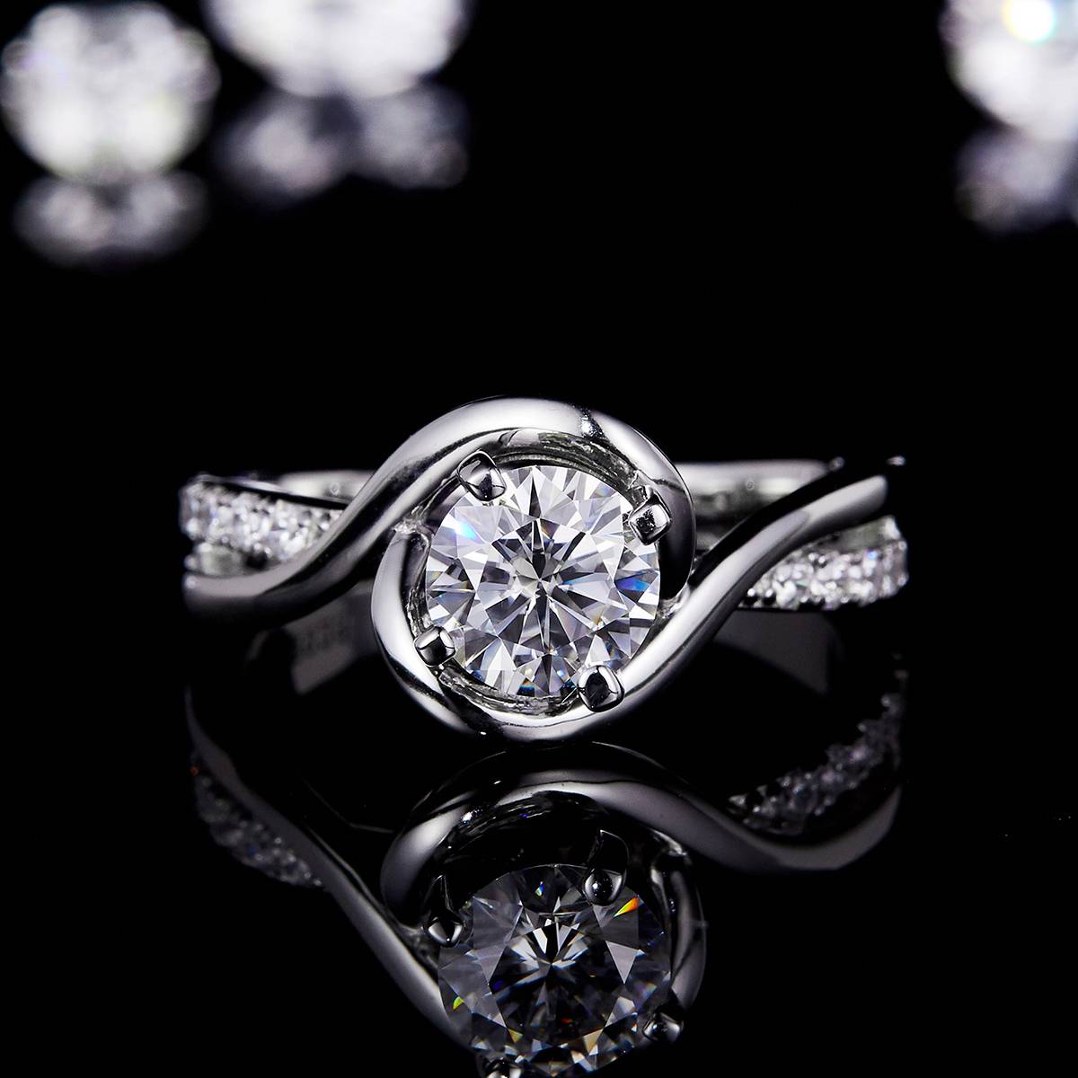 扭臂交叉镶钻女戒S925银镀白金定制主石莫桑钻1.0ct/副石高碳钻
