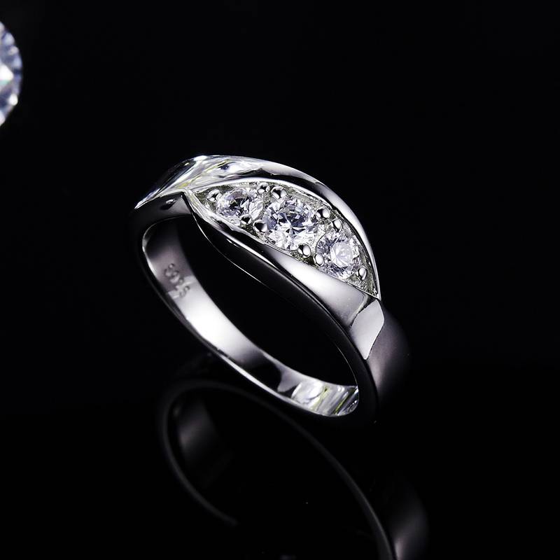 莫比乌斯环女戒S925银镀白金定制主石莫桑钻1.0ct/副石高碳钻