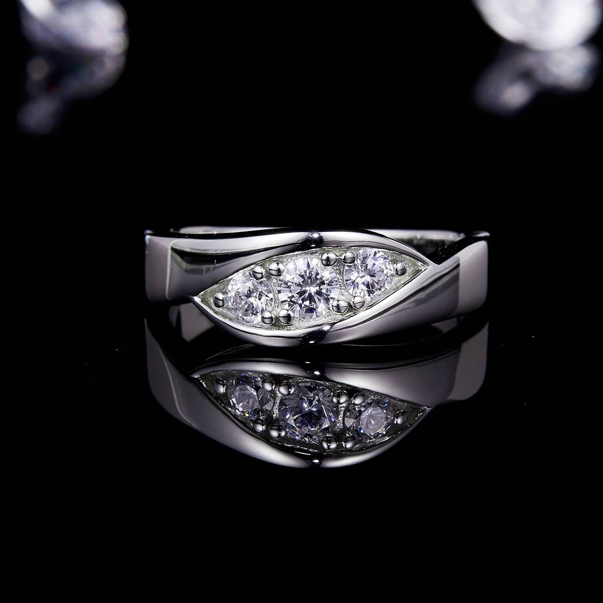 莫比乌斯环女戒S925银镀白金定制主石莫桑钻1.0ct/副石高碳钻