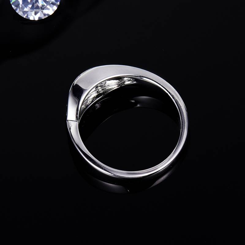 莫比乌斯环女戒S925银镀白金定制主石莫桑钻1.0ct/副石高碳钻