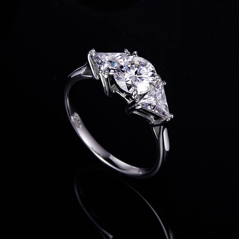 轻奢高级感三石女戒S925银镀白金定制主石莫桑钻1.0ct/副石高碳钻